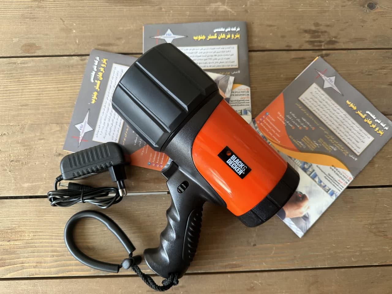 چراغ یووی برند Black & Decker مدل BDV156 - تصویر 1