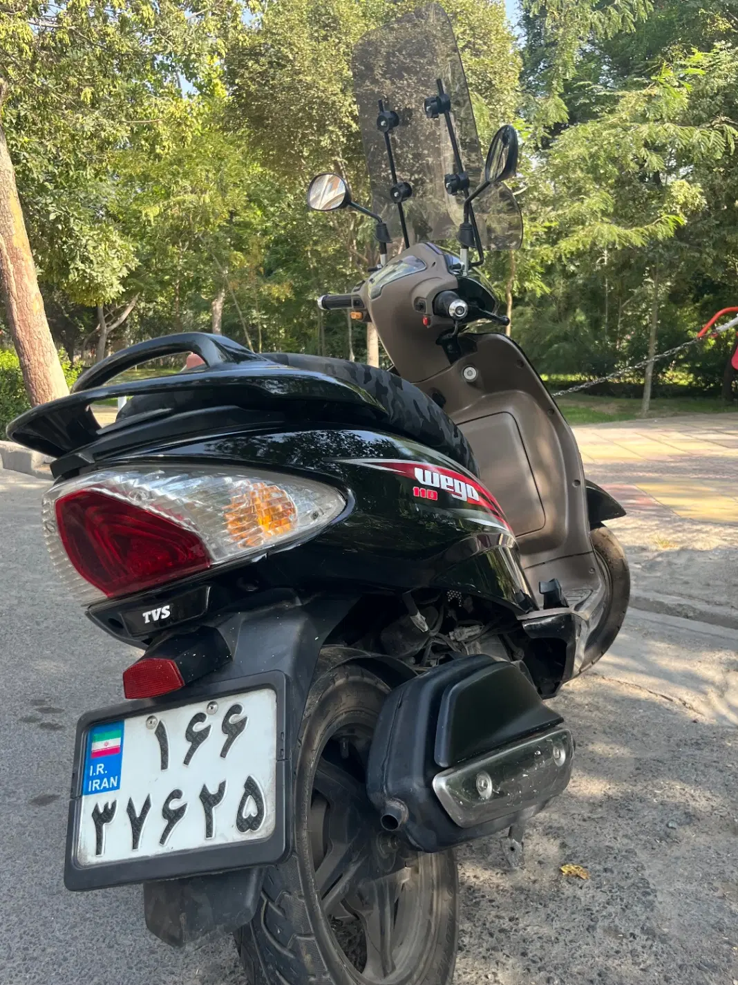 وگو ۹۷ مشکی داخل کرم - تصویر 2