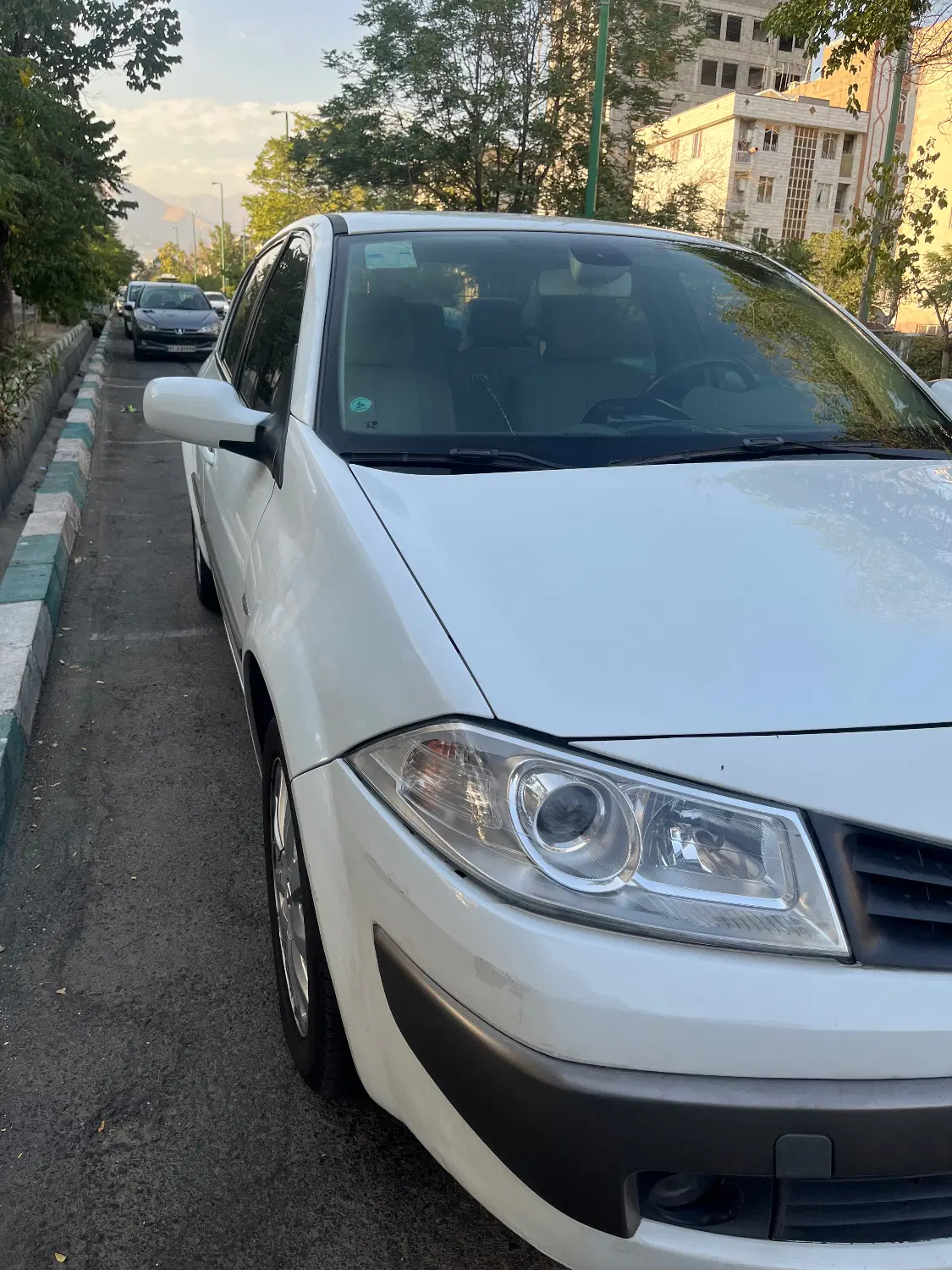 مگان ۲۰۰۰ مدل ۱۳۹۱ - تصویر 4